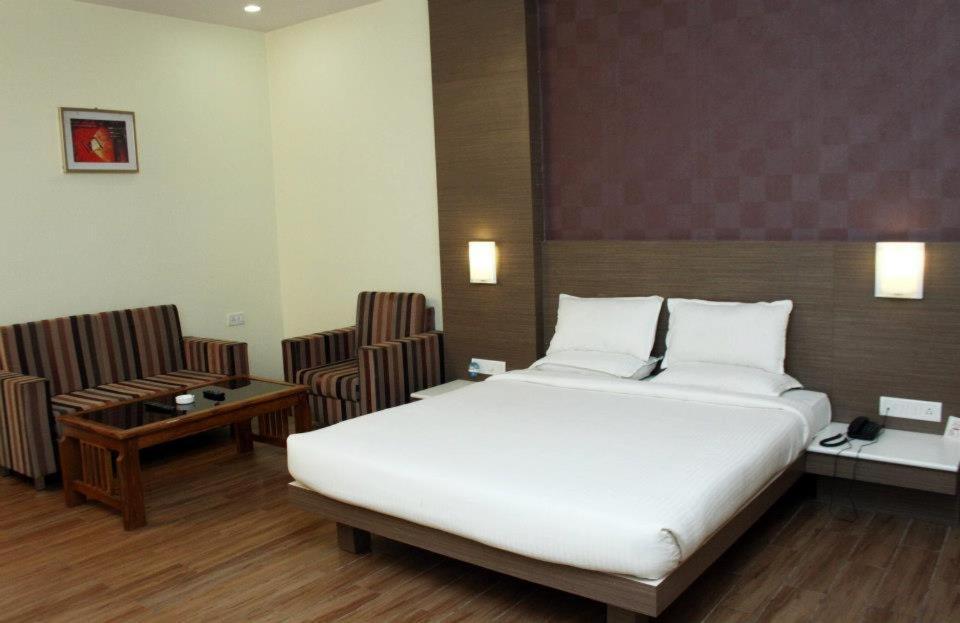 Hotel Landmark Rewa Exterior foto